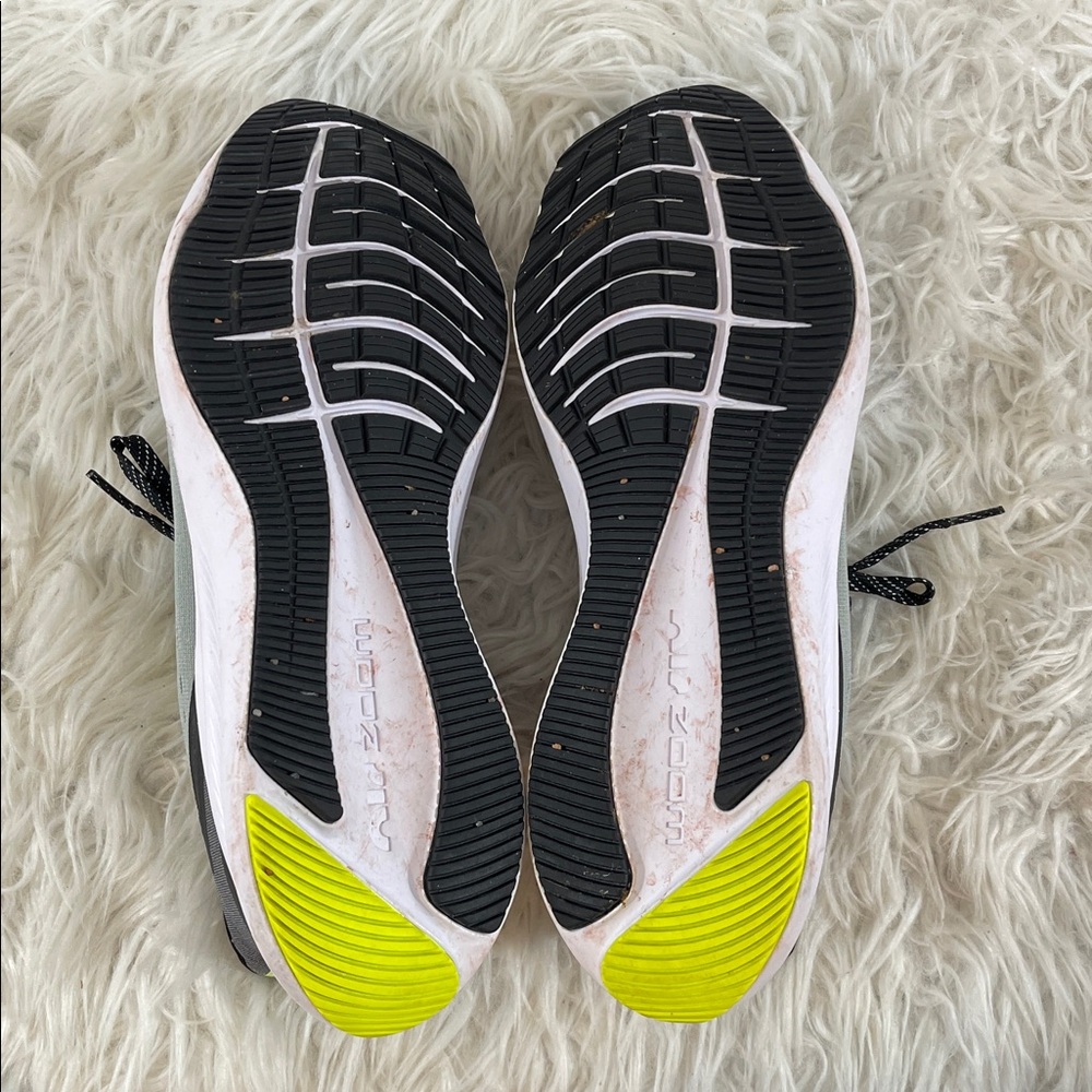 NIKE Air Zoom Winflo 7 'Smoke Grey Volt' Running Trainers Sneakers Size 12 - Picture 11 of 13